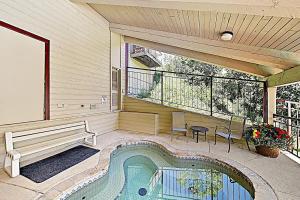 Updated 3 BR, 2 BA with Pool & Hot Tub - Stunning Mountain Views!