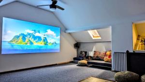Family Home in Tywyn - Game and Cinema Rooms