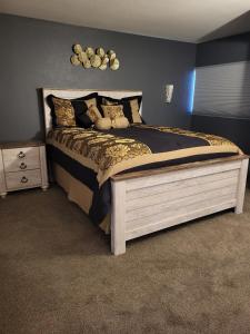 Comfortable 1 Bed 1 Bath Loft in Uptown Denver