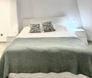 Across from the Turia Modern City Stay