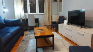 BY THE PARK free parking