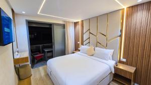 Luxury Sports City Stay - 3 Bedrooms, Central AC & Secure Underground Parking