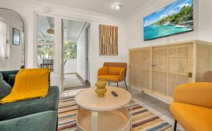 Later Gator - Pool - Canal - Wilton Drive