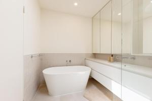 Splendid Spacious - Port Melbourne Beachside Home