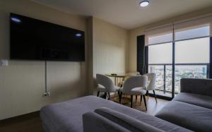 Stunning 2BR with Balcony & City Views