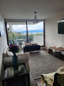 Pewun frente al Lago Villarrica