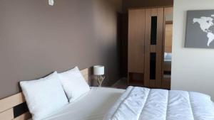 Appartement au bord du lac de leau dheure