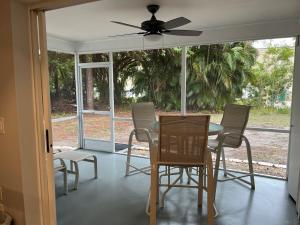 Cozy duplex- located in the center of everything