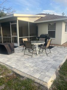 Cozy duplex- located in the center of everything