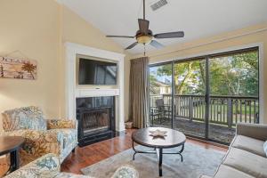 Updated 3 bedroom, 3 bathroom villa, 13D Richmond Park villa