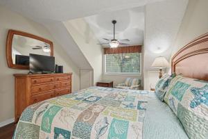 Updated 3 bedroom, 3 bathroom villa, 13D Richmond Park villa