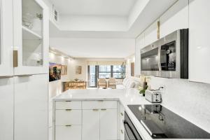 Luxury Oceanview Beachfront Condo Grand Balcony 1403