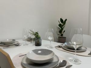 Spacious 3BR Apartment near Metro