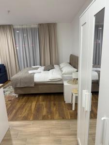 Jasmin President Kop