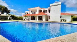 10 bedroom huge villa close to Sosua downtown