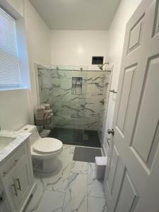 Brand New Luxury Flat Located Minutes Away From UC Medical Center and Xavier University