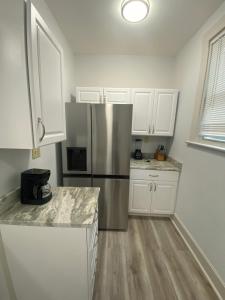 Brand New Luxury Flat Located Minutes Away From UC Medical Center and Xavier University