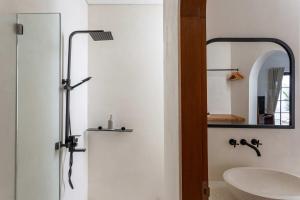 Private Pool Villa in Central Canggu-Walk to Cafés