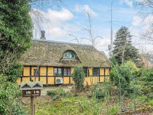 7 person holiday home in Glesborg