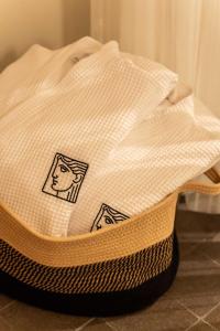 3 min to Acropolis, Boutique Apt with Steam Room