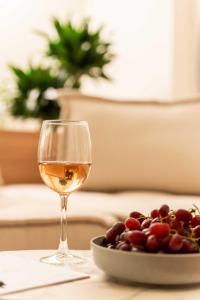 3 min to Acropolis, Boutique Apt with Steam Room