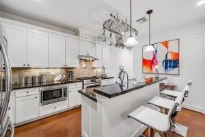 3BR Home with Power Wifi & Hot Tub