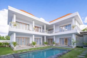 spacious bedroom close to Canggu beach