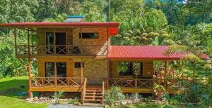 Riverside Jungle Home with Pool and only 5 mins to Beach