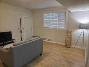 Modern 2 Bedroom Suite Private & Fully Furnished