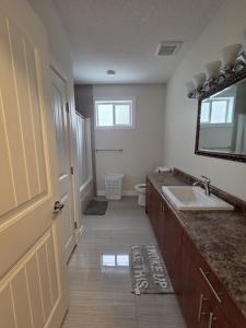 Modern 2 Bedroom Suite Private & Fully Furnished