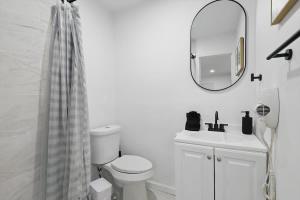 Modern 2BR Unit 3 with Hot Tub