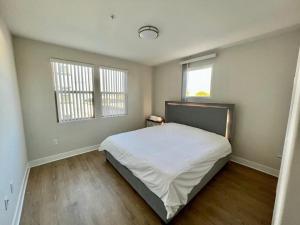 Miracle Mile Apartments