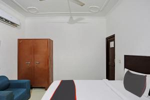 Collection O Mayank Guest House Near ISKCON Temple Noida