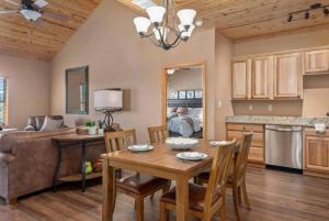Historic Gruene Condo Near River, BBQ & Live Music