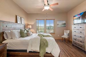 Historic Gruene Condo Near River, BBQ & Live Music