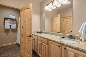 Historic Gruene Condo Near River, BBQ & Live Music