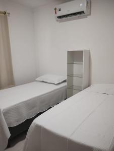 Apartamento com dois quartos, uma suíte na Praia de Taperapuã