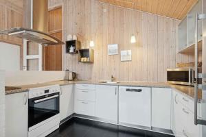 Holiday Home With Spa And Sauna Close To Nature