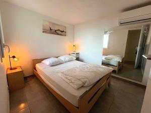 Studio mezzanine climatisé pour 5 avec parking, à 800m de la plage - FR-1-607-238