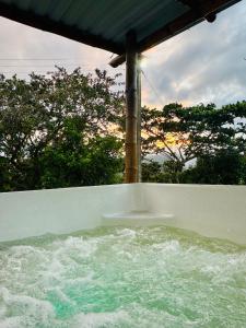 Cabaña flores en la colina - jacuzzi