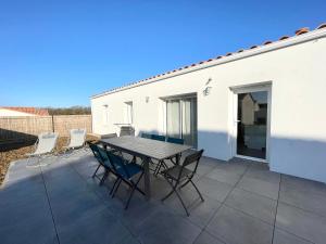 Maison neuve 2 chambres - À pied du centre-bourg - FR-1-231-345