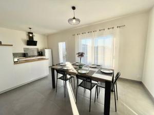 Maison neuve 2 chambres - À pied du centre-bourg - FR-1-231-345