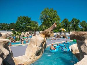 Mobil home avec Terrasse - 3 Chambres à Messanges - API-1-52-1411