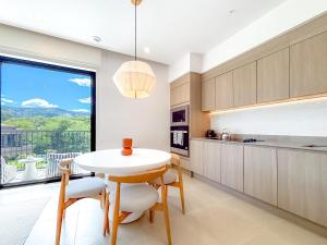 Kamin Casa, Ocean Views & Beach Club