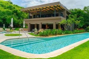 Kamin Casa, Ocean Views & Beach Club