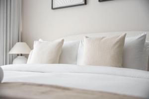 Free housekeeping visits during your stay - StayShort - Stylish Modern Studio in Living Garden 2