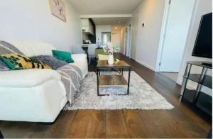 Box Hill Apartment close to central