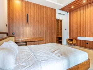 Brand New Designer Villa Underwater Pool View