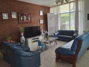 Spacious House with wide Parking Area and Lawn at Damosa Lanang