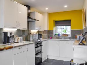 Dutch Barn One - Uk12872